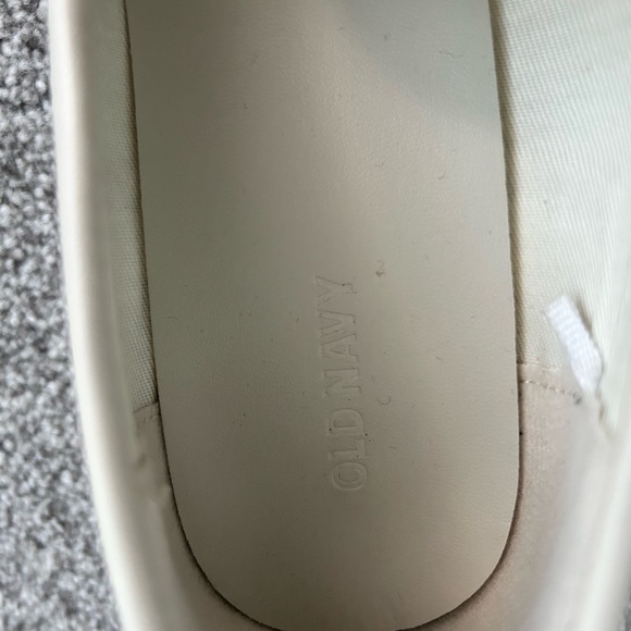 Elegant Cream Loafers for Women - Picture 2 of 3